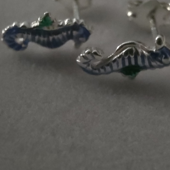 Dainty Sterling Silver 925 Seahorse Stud Earrings - Picture 1 of 3